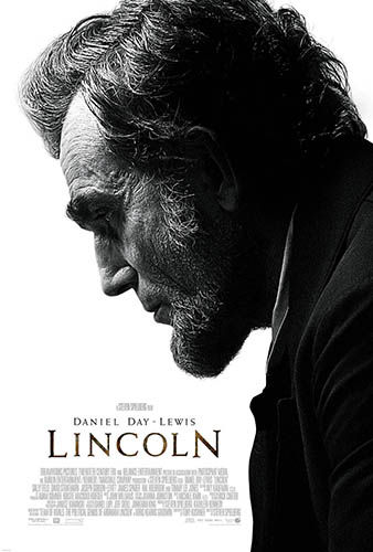 Daniel Day Lewis, caracterizado para su papel de Abraham Lincoln, aparece en una dramática toma de perfil.