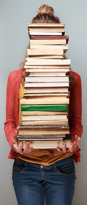 copia de pila de libros.png